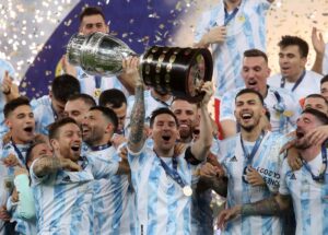 Nhìn lại trận đấu chung kết Copa America 2024 giữa Argentina và Colombia với kết quả 1-0. Nước mắt Messi khi chấn thương và niềm vui vỡ òa ở hiệp phụ khi Argentina giành chức vô địch. Phân tích chi tiết và những khoảnh khắc đáng nhớ của trận đấu.